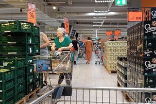 Jak zkrotit slevy v supermarketech. Potravináři chtějí pravidla, obchodníci varují před zdražením - Novinky